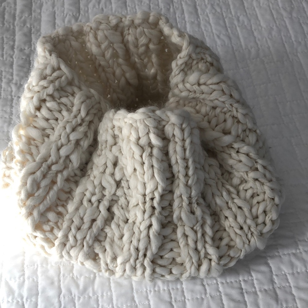 NWT American Eagle Warm, Lush Creamy Neck Cowl